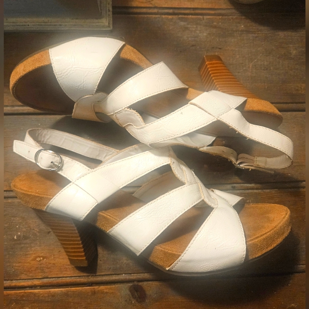 COMFY AEROSOLE SANDALS.EUC.3" HEELS.SOFT SUEDE FOOTBED TO FIT FEET.VERSATILE!10s